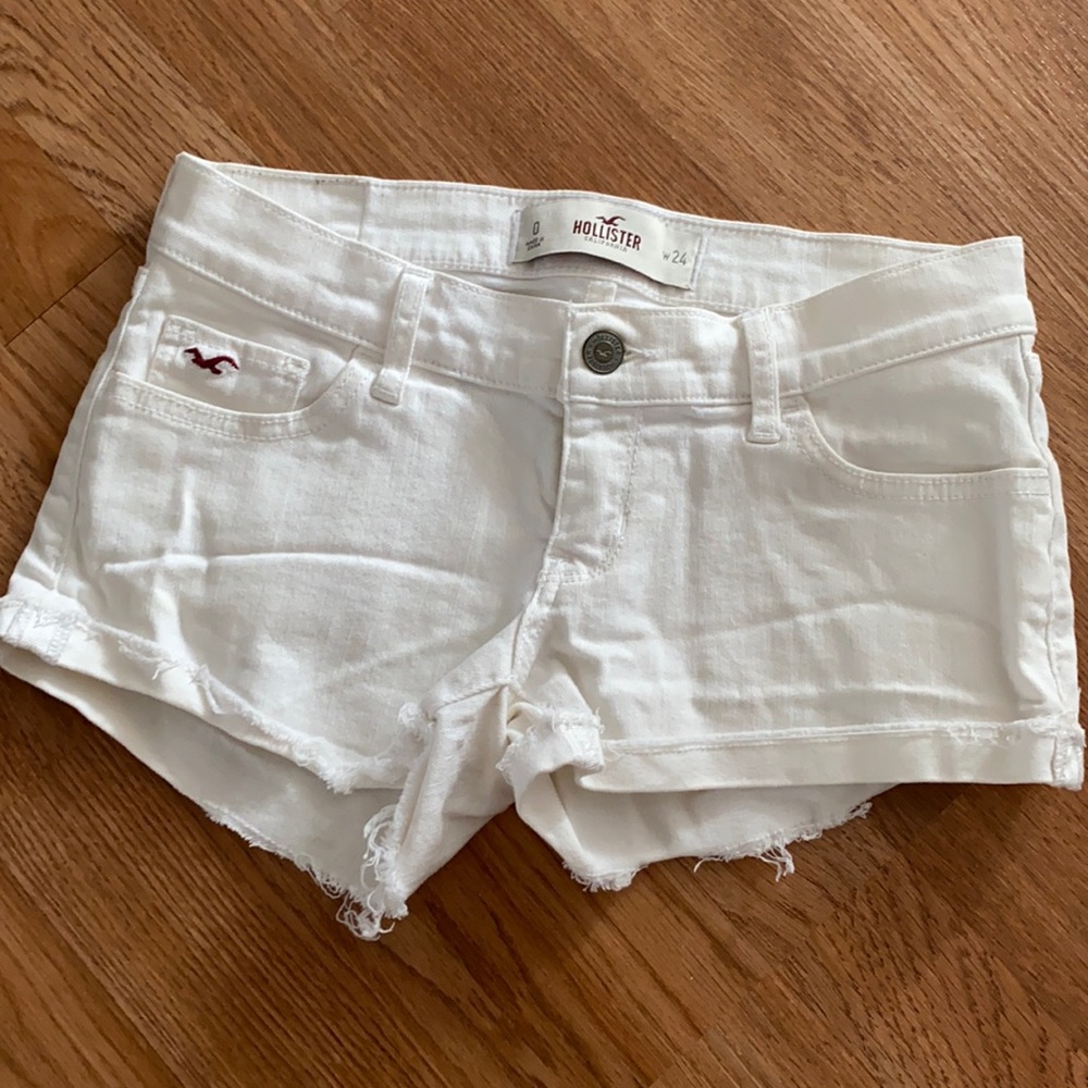 Hollister shorts in white, Size 0